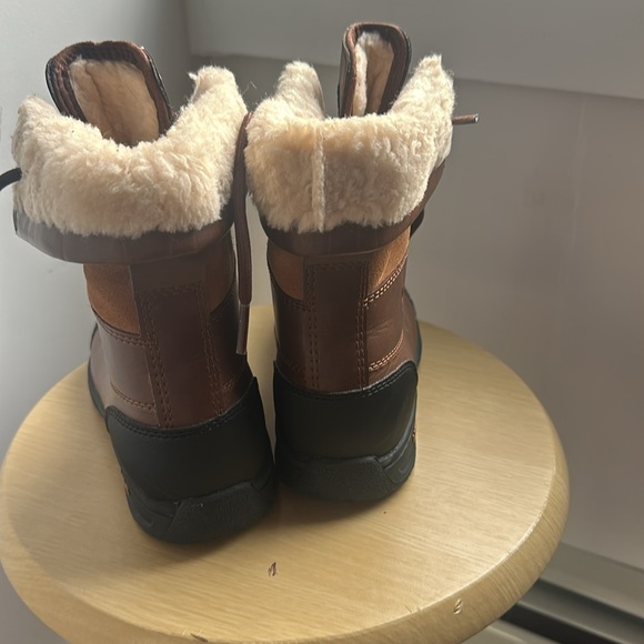 Ugg boot - Picture 3 of 4